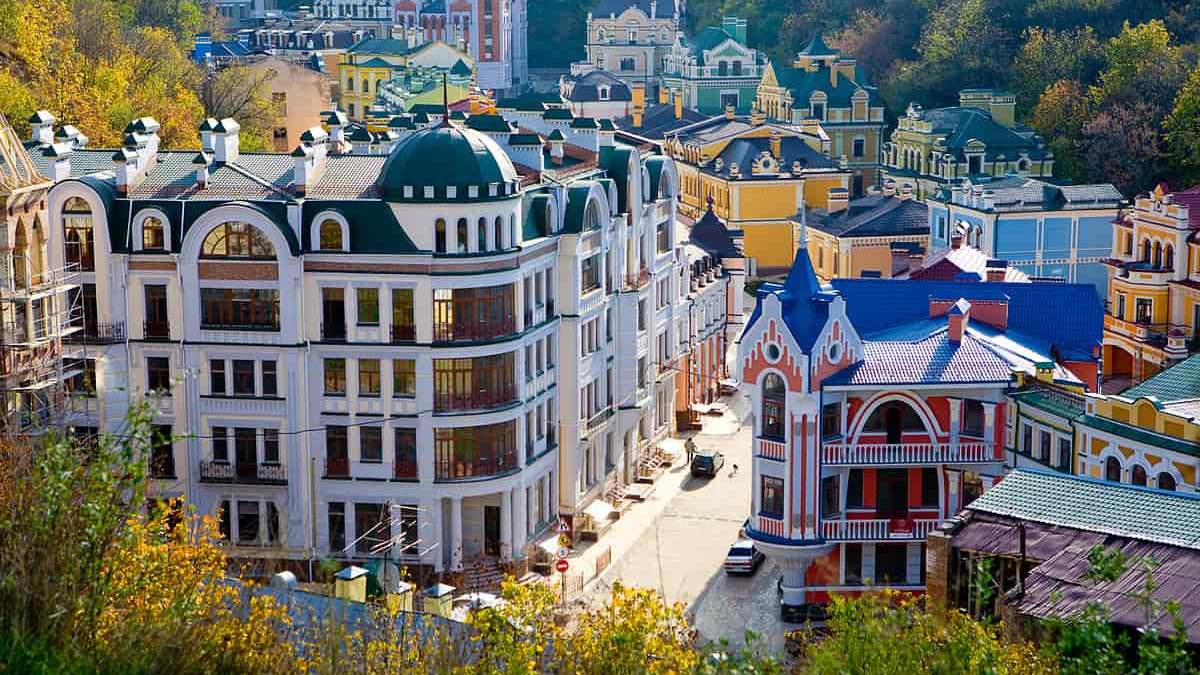Подол является одним из самых популярных районов Киева Подол является одним из самых популярных районов Киева