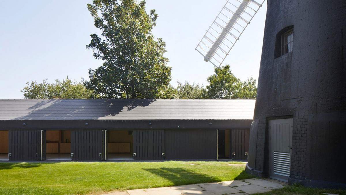 Біля останнього вітряка Лондона: фото стильного громадського простору з Великої Британії