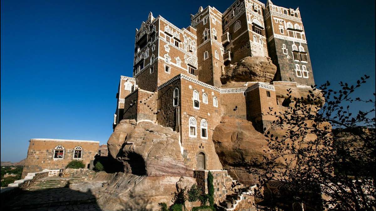 Оригинальный дворец разрушили еще много лет назад Оригинальный дворец разрушили еще много лет назад