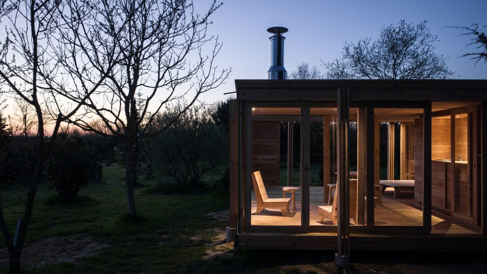 Дихаючи природою: у Франції побудували сучасний дерев'яний гостьовий будиночок – фото 