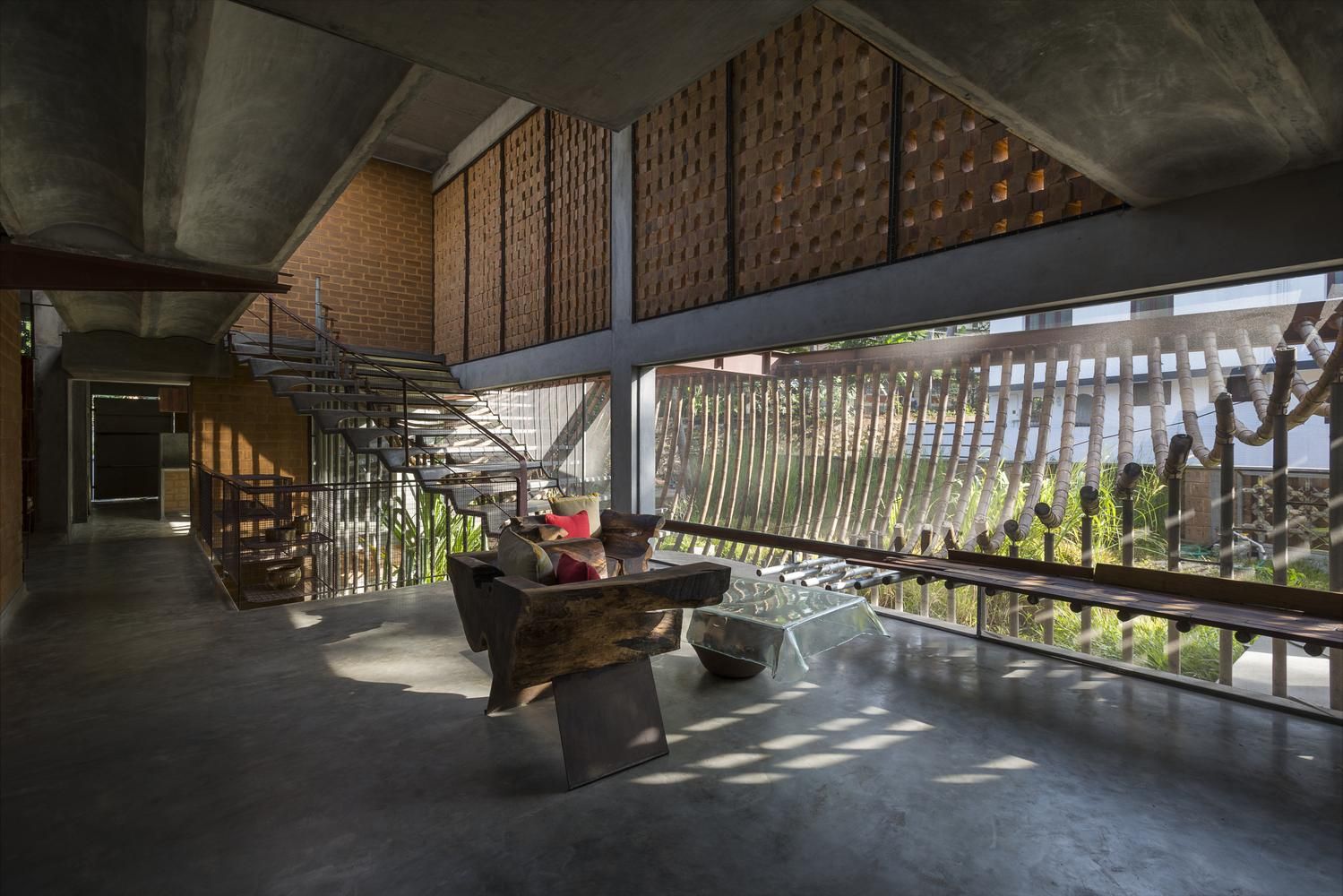 Бамбуковый фасад: в Индии построили необычный частный дом для семейной пары – фото