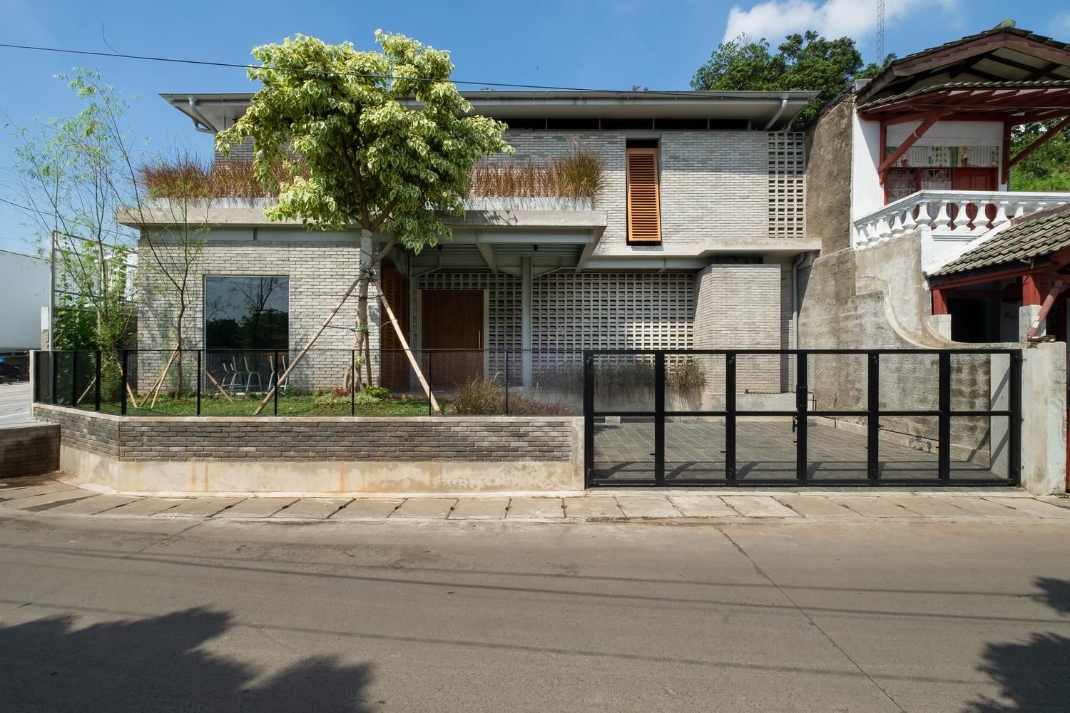 Будинок який дихає: в Індонезії побудували багатофункціональний гуртожиток – фото Будинок який дихає: в Індонезії побудували багатофункціональний гуртожиток – фото