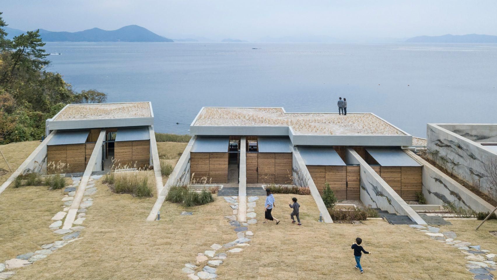 Бункер з морською панорамою: фото бетонних кімнат старого пансіонату Бункер з морською панорамою: фото бетонних кімнат старого пансіонату