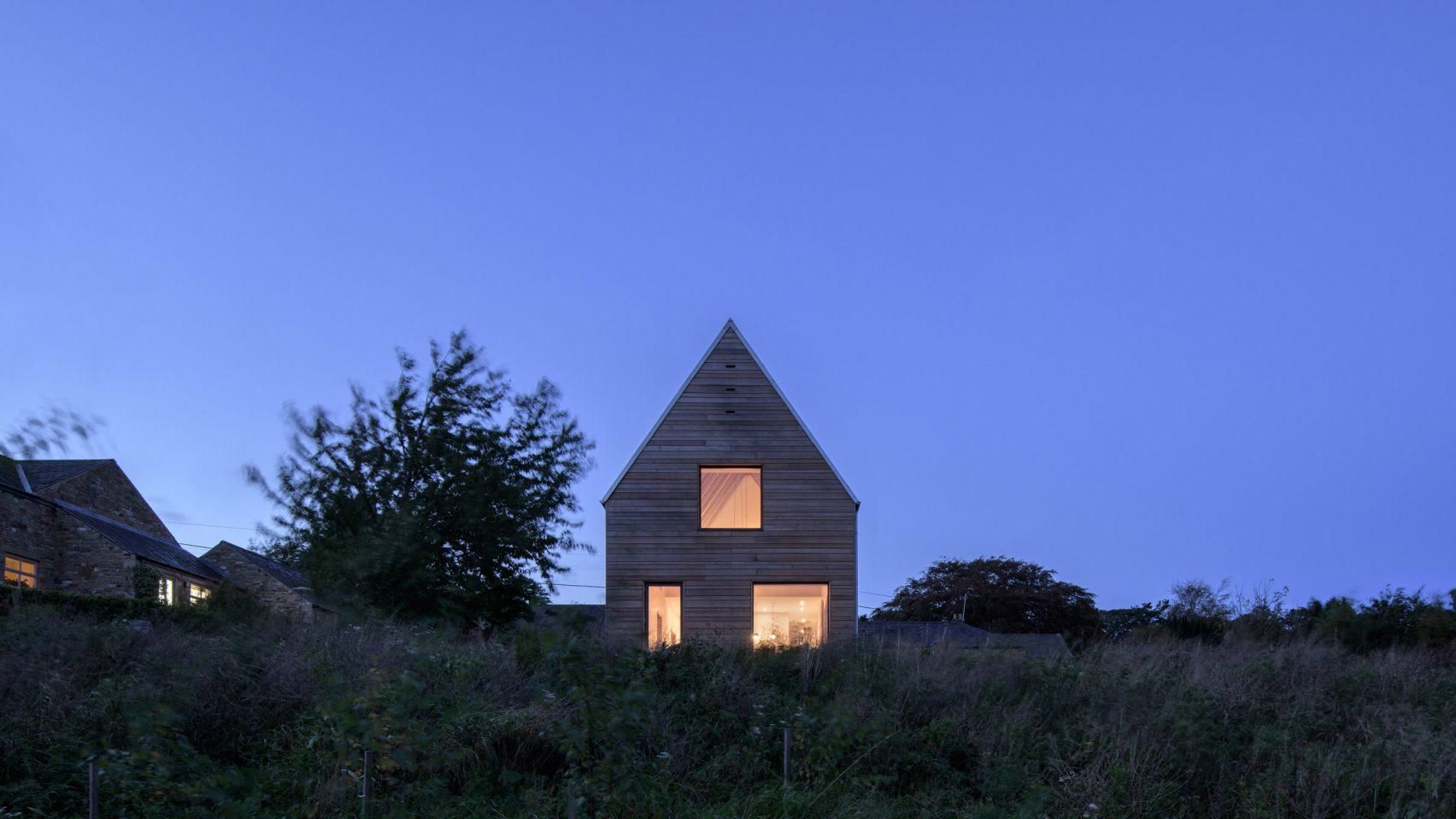 Дом-сарай: в Великобритании построили современное жилье в сельских традициях