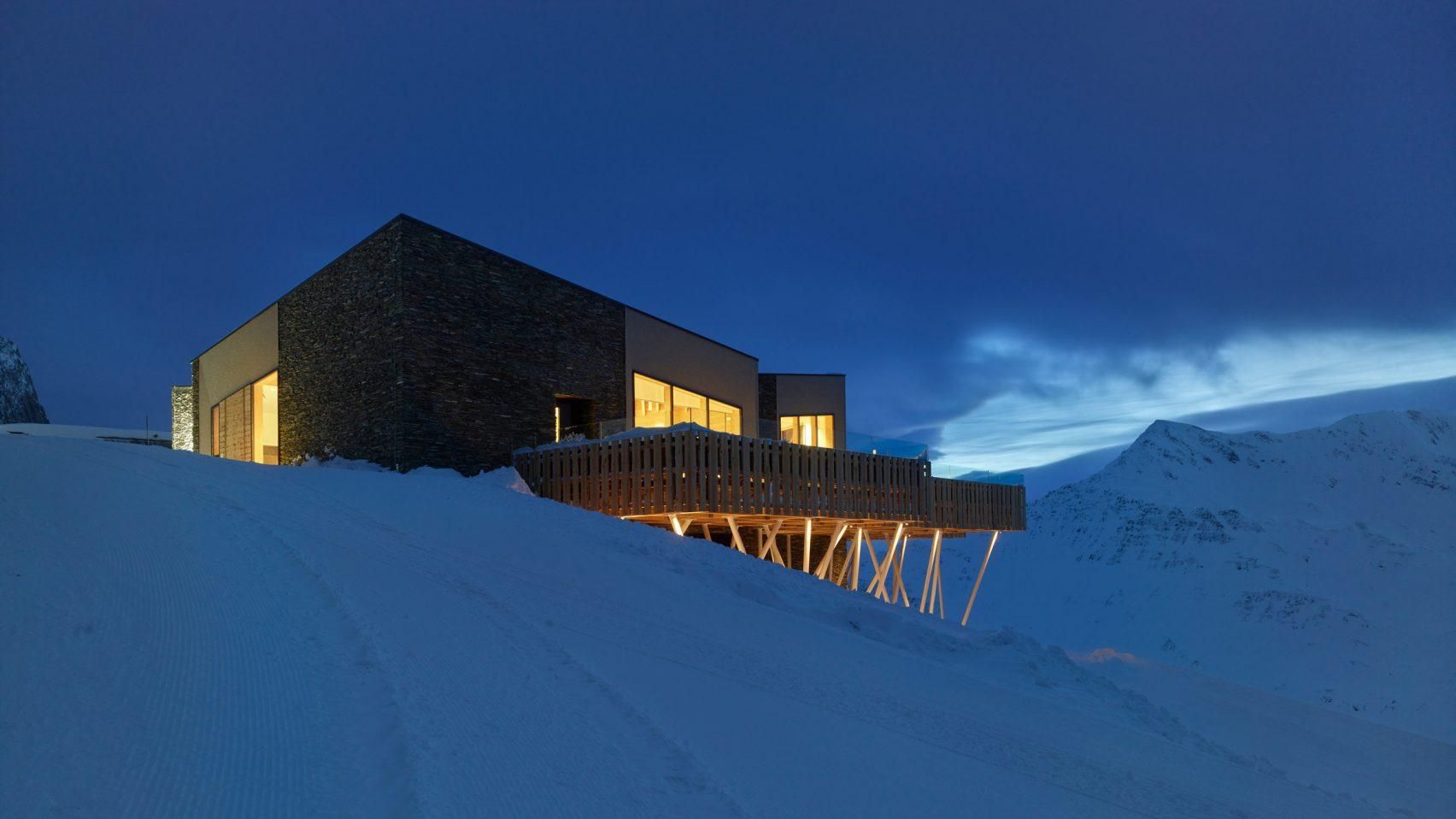 В Альпах побудували два вишукані ресторани на висоті 2340 метрів – фото 