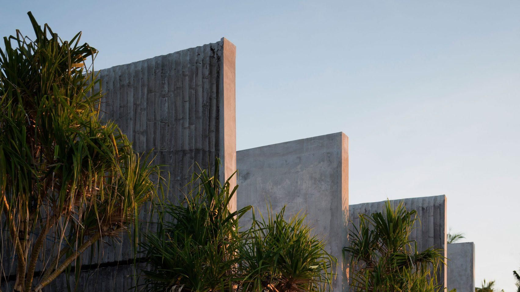 Бамбуковые бетонные стены: на Бали построили отель с номерами-туннелями – фото