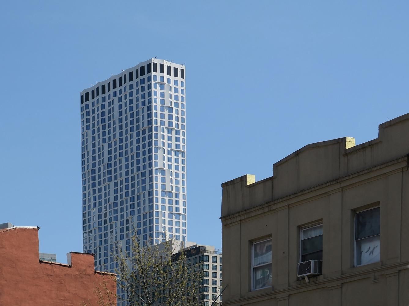 Хмарочос з хвилястим фасадом: фото житлової багатоповерхівки в Нью-Йорку 