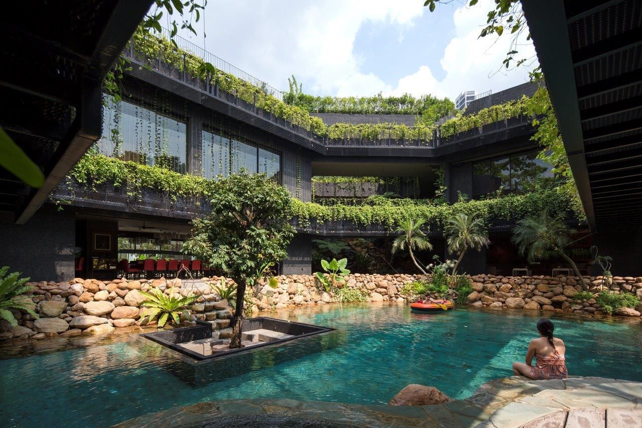 Тропічний рай: в Сінгапурі побудували апартаменти у вигляді водоспаду – фото 