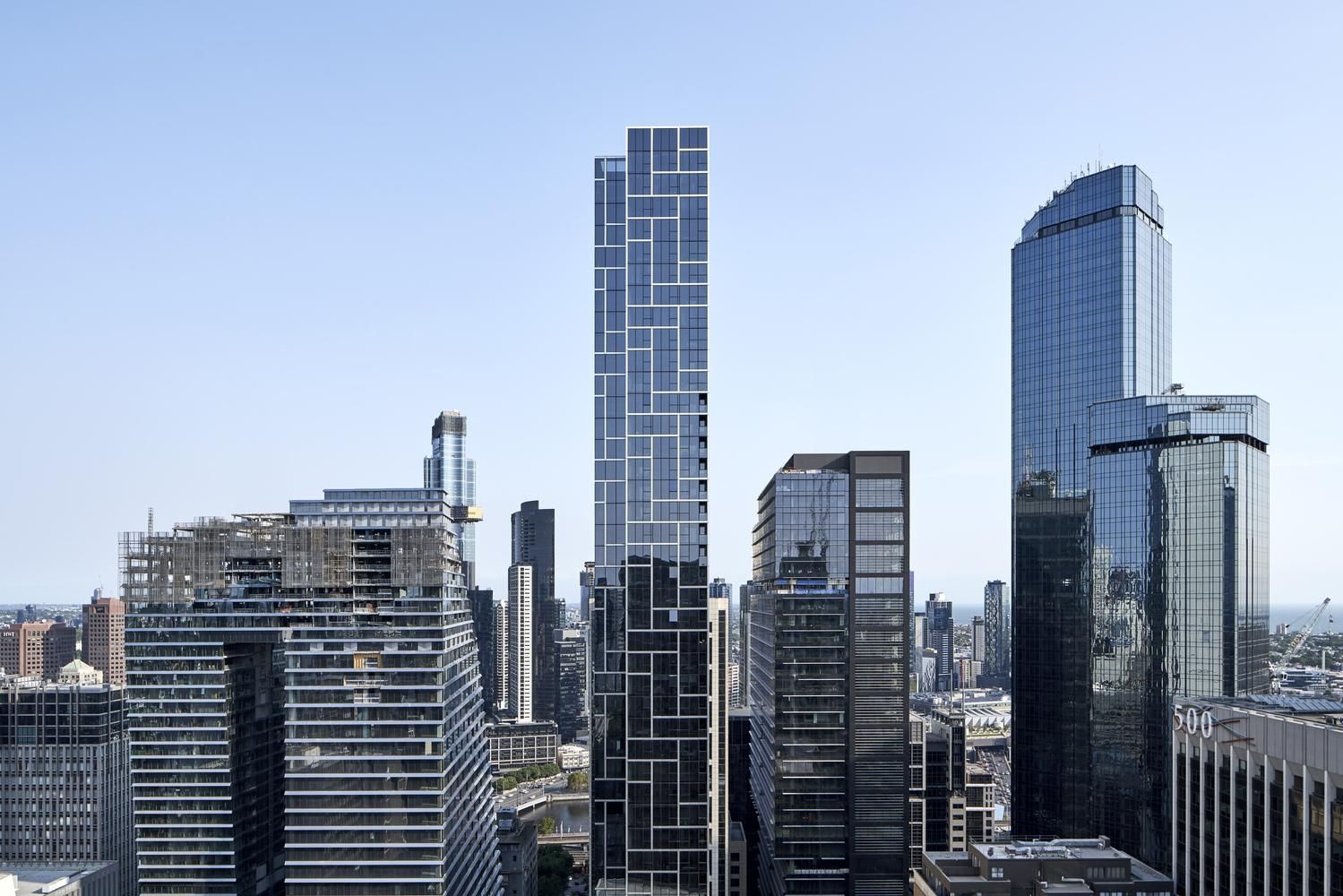 Анти-вандализм: в Австралии возвели современный небоскреб на историческом здании в центре города