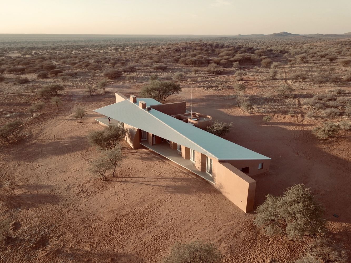 Современный дом посреди пустыни в Намибии – впечатляющие фото и видео