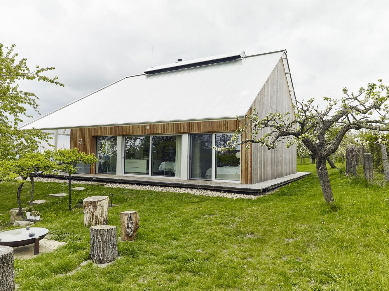 Как выглядит дом-теплица: стильный дизайн эко-дома в Чехии – фото