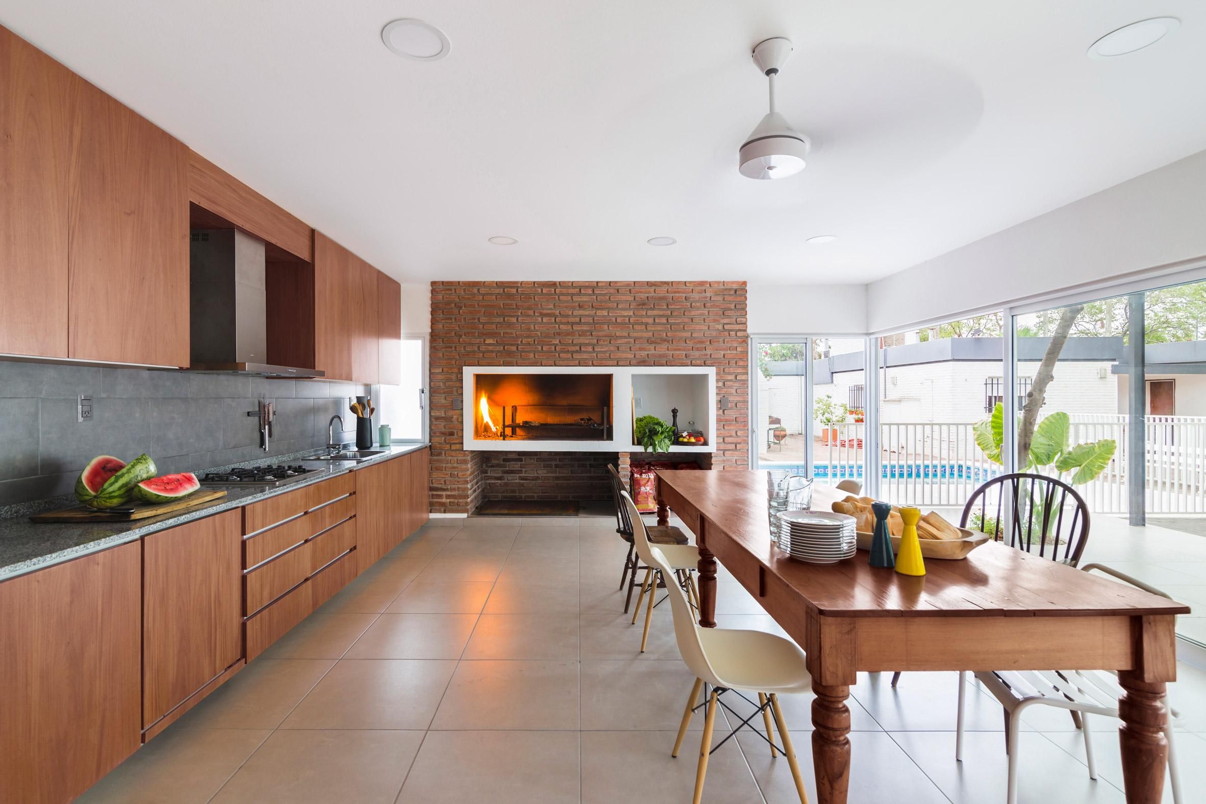 Печь посреди дома ради традиций – дизайн гостевого дома в Аргентине: фото Печь посреди дома ради традиций – дизайн гостевого дома в Аргентине: фото