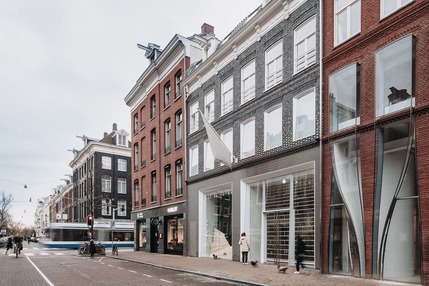 Пиксельный фасад: в центре Амстердама появился странный дом – фото