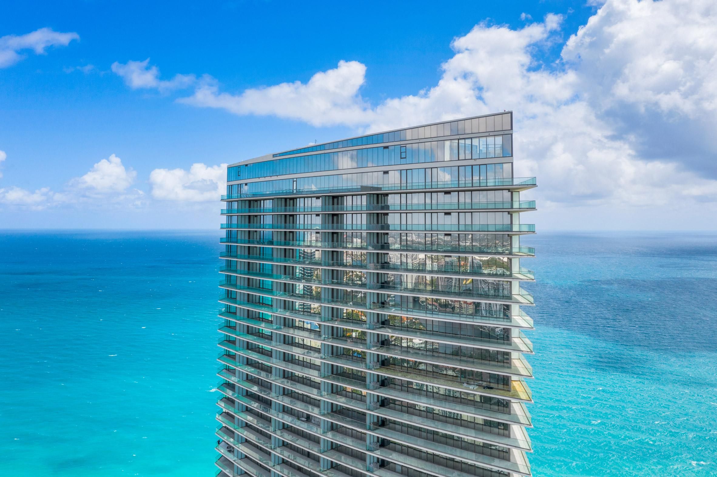 Здание сотни балконов: пример идеального жилого дома для самоизоляции из Флориды – фото