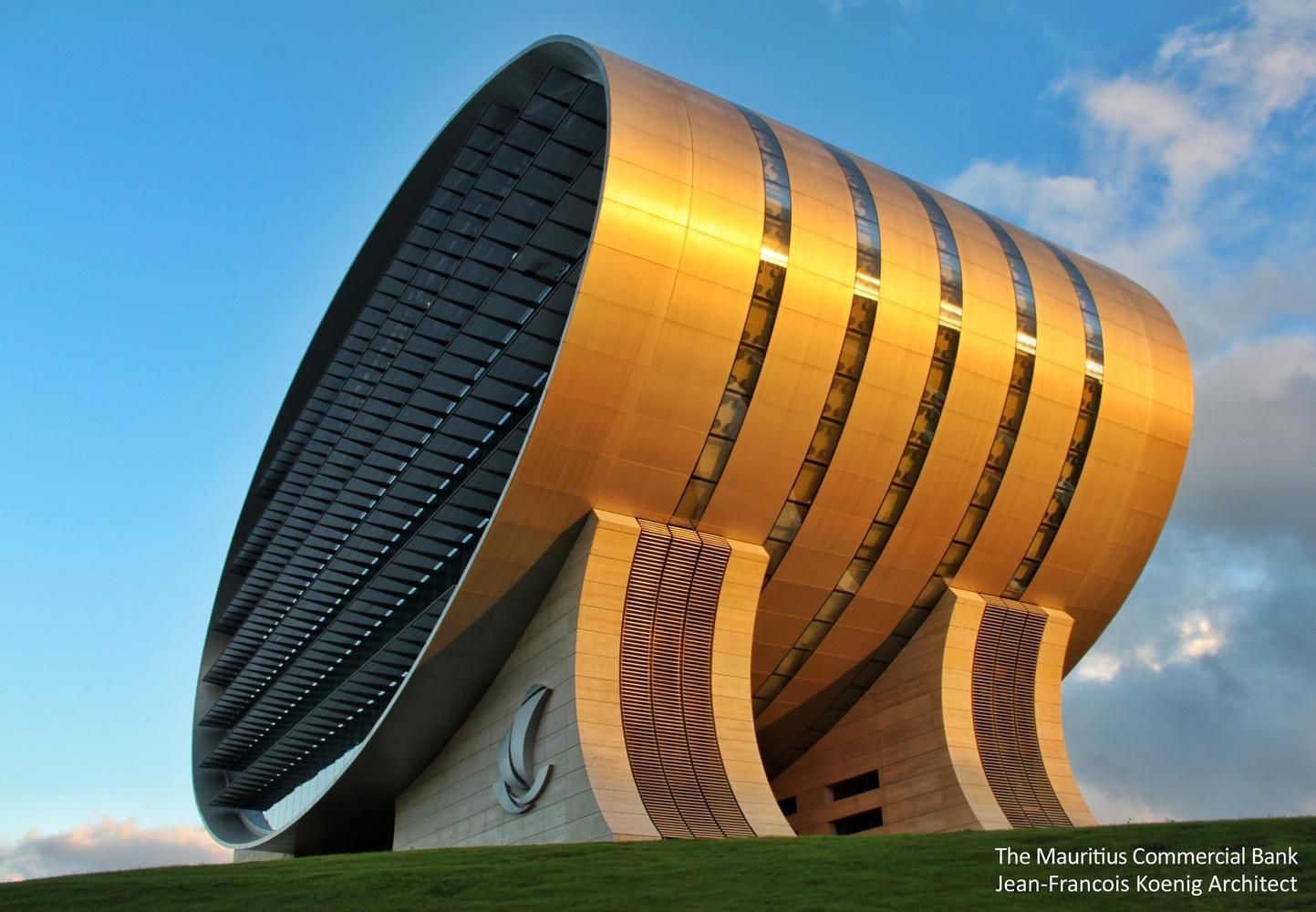 Гігантський еліпс: монументальна споруда комерційного банку Маврикія – фото Гігантський еліпс: монументальна споруда комерційного банку Маврикія – фото