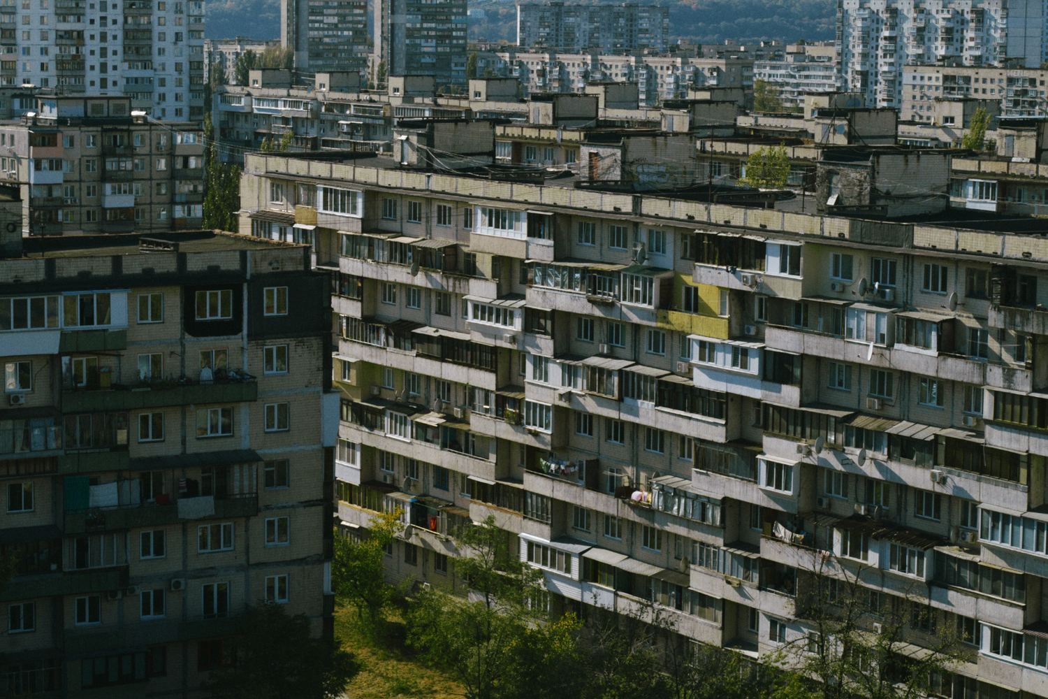 У відкритому доступі з'явився фільм про засклені балкони в радянських багатоповерхівках 