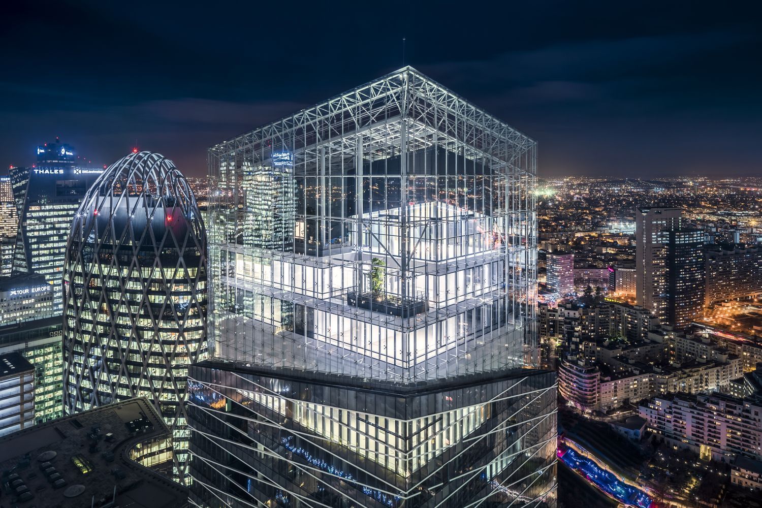 В виде человека: в центре Парижа построят современный офисный центр – фото