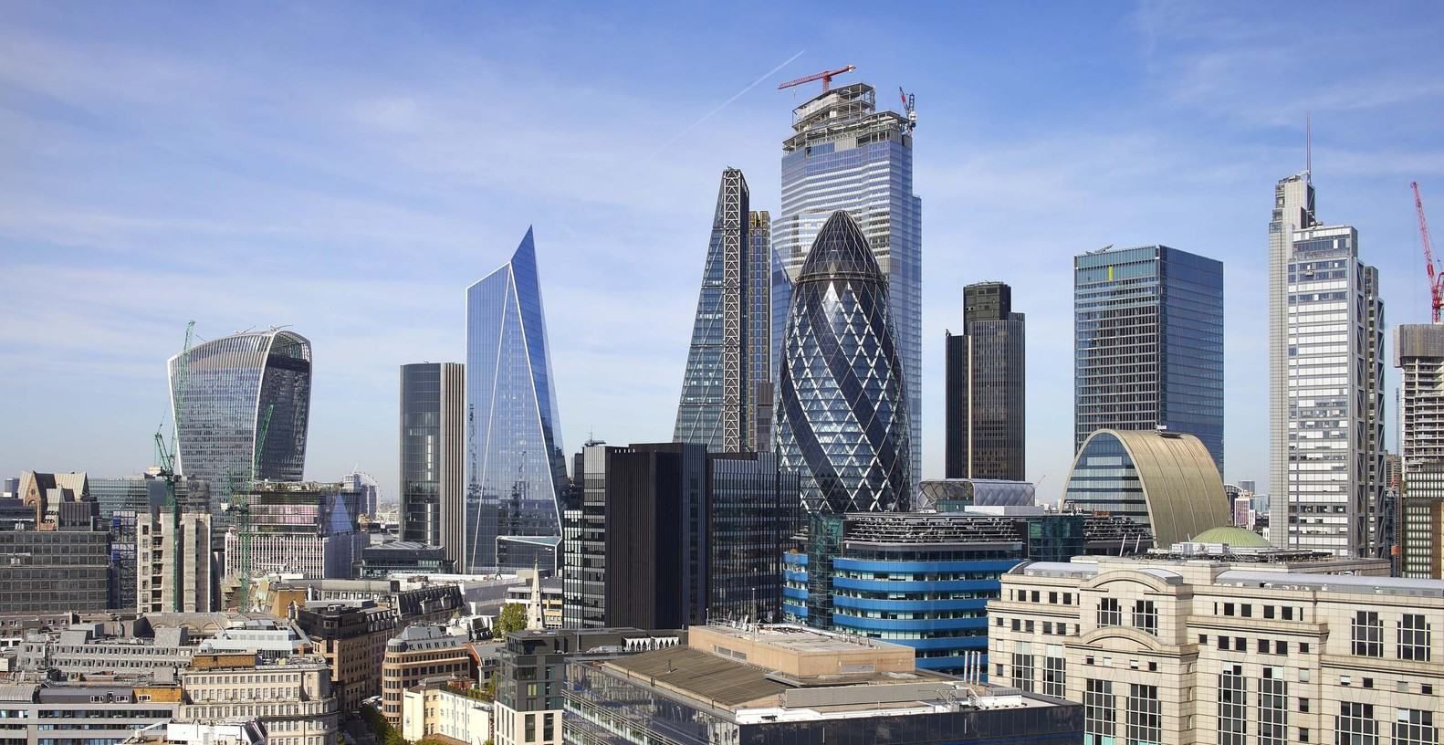 Чтобы не загораживать собор в сердце Лондона, построили "наклонную" башню – фото Чтобы не загораживать собор в сердце Лондона, построили "наклонную" башню – фото