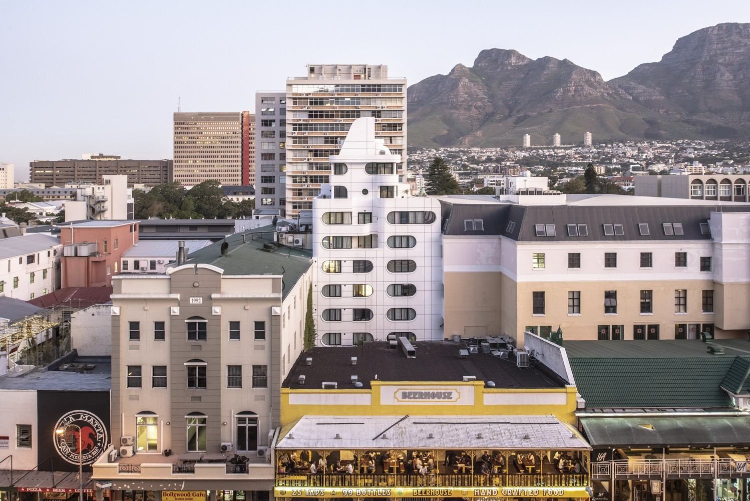 Футуристична будівля: в Кейптауні показали як правильно осучаснювати історичні квартали – фото 