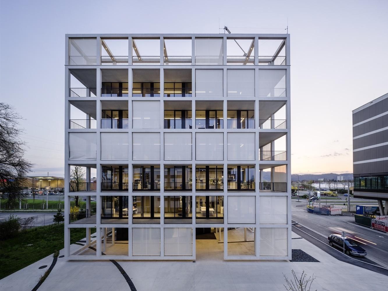 Здание, сложенное из 49 кубов: фото креативной штаб-квартиры из Австрии