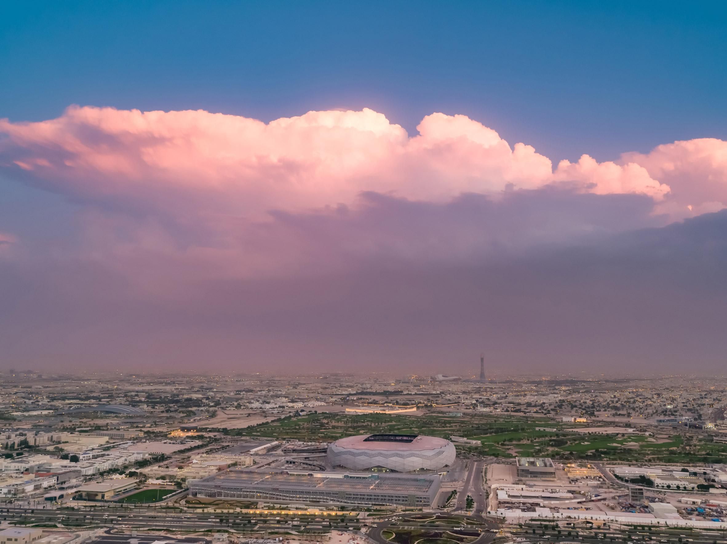 Діамант в пустелі: фантастичний стадіон з Катару до Чемпіонату світу – відео Діамант в пустелі: фантастичний стадіон з Катару до Чемпіонату світу – відео