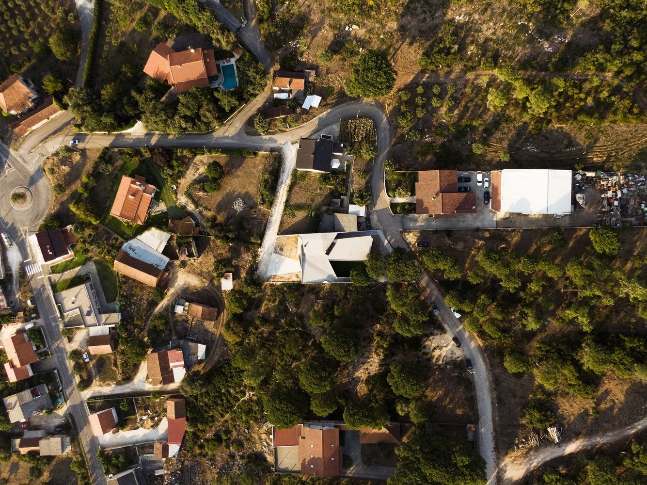 Сплошной бетон: в Португалии возвели жилье в форме лабиринта – фото