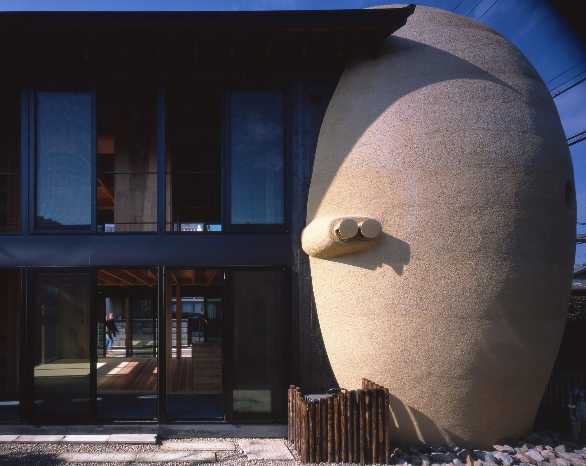 Тени забытых предков – в Японии строят дом с гробницей рядом: фото Тени забытых предков – в Японии строят дом с гробницей рядом: фото