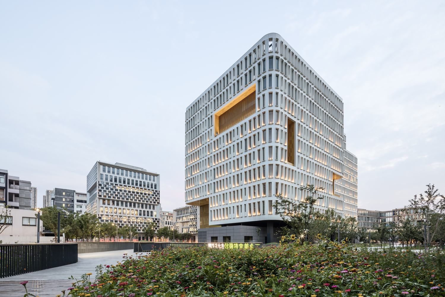 На работе как дома: в Шанхае построили офисный кампус, который напоминает жилой комплекс – фото