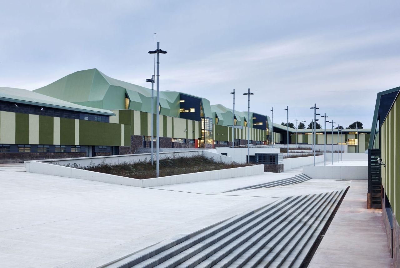 Без колючей проволоки: в Испании избавляются от гнетущего ощущения в архитектуре тюрем – фото Без колючей проволоки: в Испании избавляются от гнетущего ощущения в архитектуре тюрем – фото