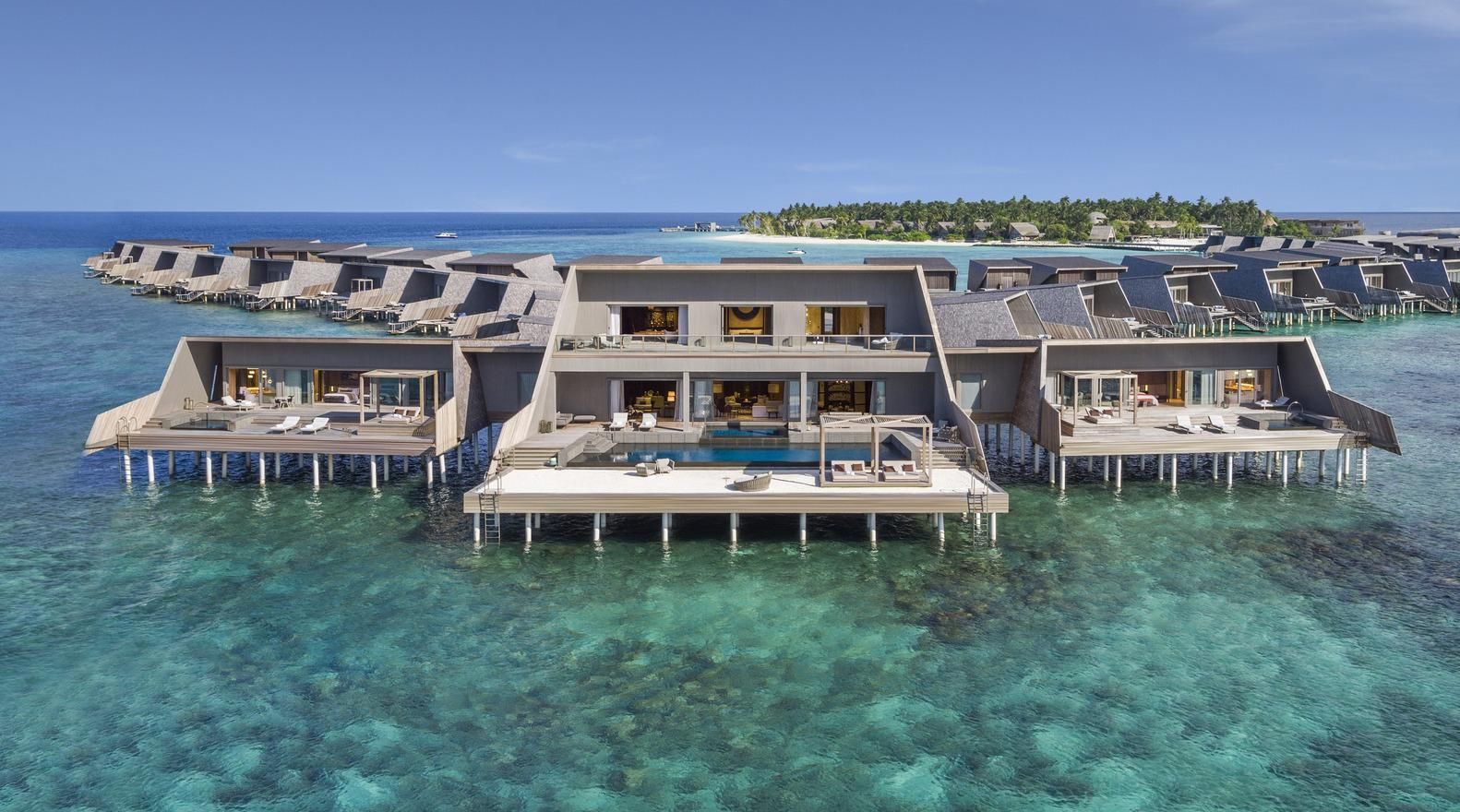 Рай на землі: на Мальдівах відкрили величезний готель, який частково побудований на воді 