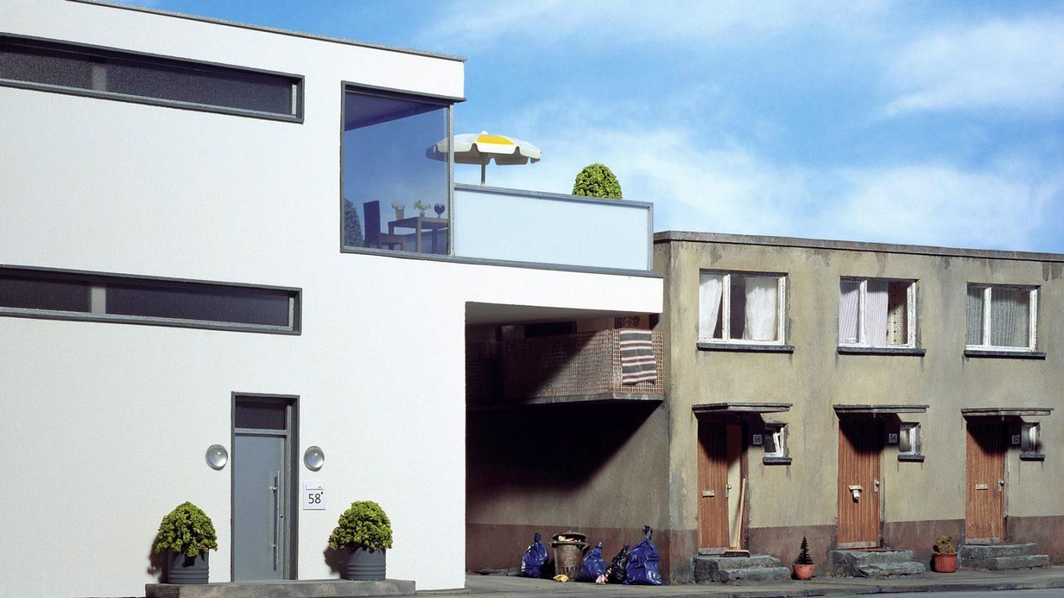 Архітектурний абсурд: німецький фотограф презентував сюрреалістичні будинки – фото 