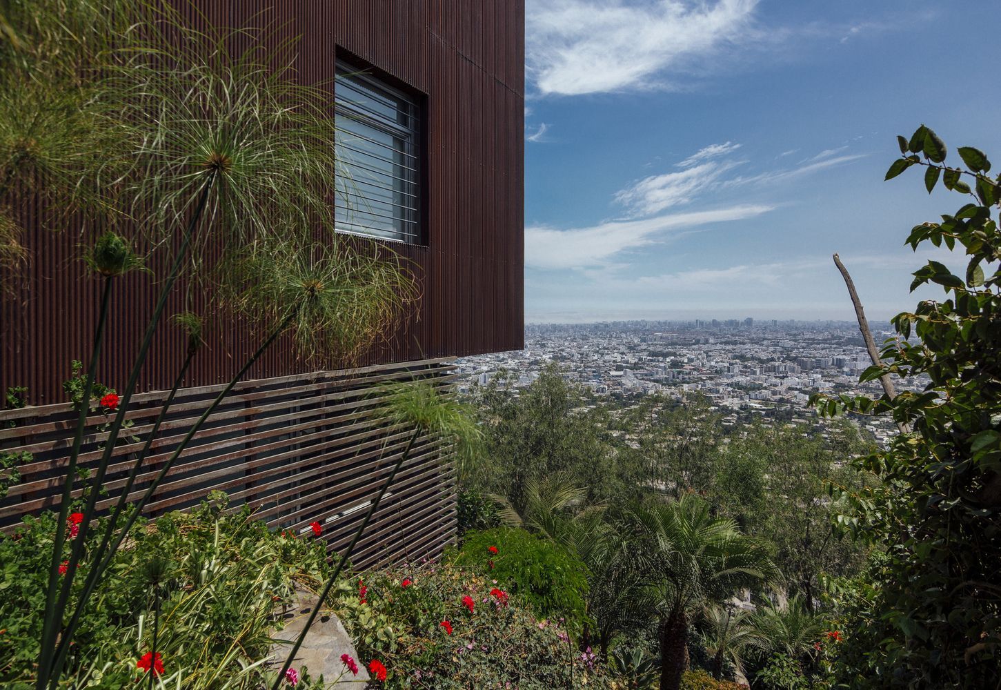 Офіс з видом на океан: в Перу відкрили невеличкий офіс в чарівному місці – приголомшливі фото  Офіс з видом на океан: в Перу відкрили невеличкий офіс в чарівному місці – приголомшливі фото