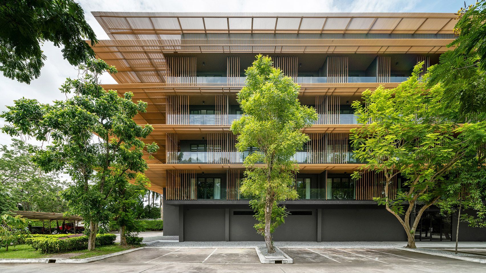 Будівля з дощовиками: в Таїланді перетворили бетонний будинок на привабливу конструкцію – фото  Будівля з дощовиками: в Таїланді перетворили бетонний будинок на привабливу конструкцію – фото