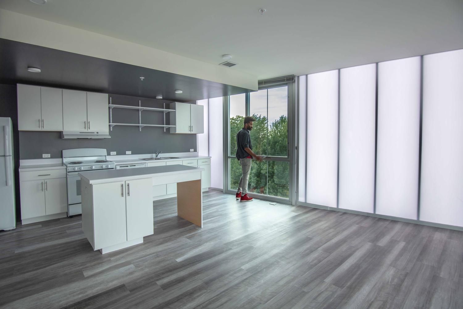 Дом, что разрушает стереотипы: в Чикаго построили помещение с поликарбонатными стенами Дом, что разрушает стереотипы: в Чикаго построили помещение с поликарбонатными стенами