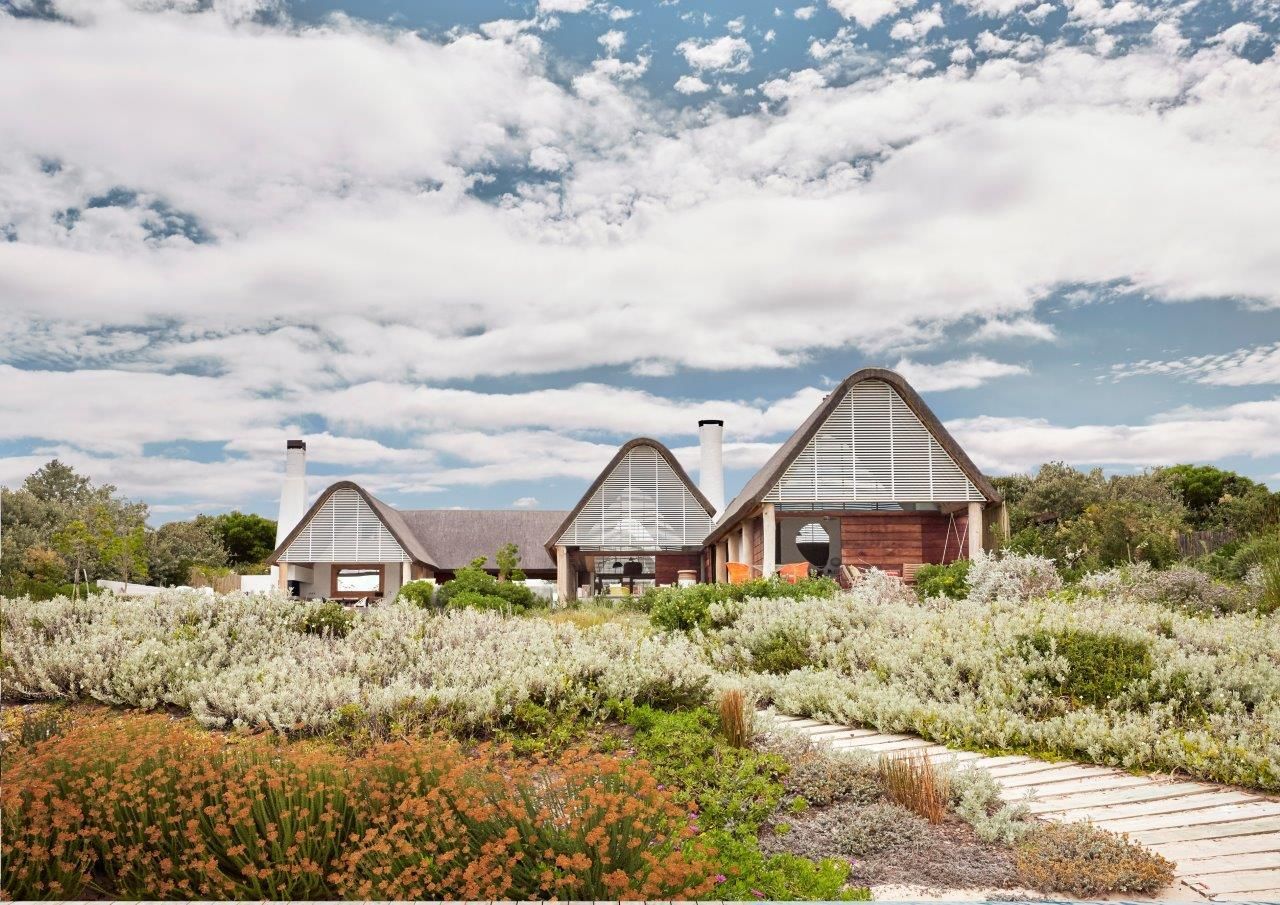 Соломенные крыши и белые стены: как выглядит осовремененное традиционное жилье в ЮАР – фото Соломенные крыши и белые стены: как выглядит осовремененное традиционное жилье в ЮАР – фото