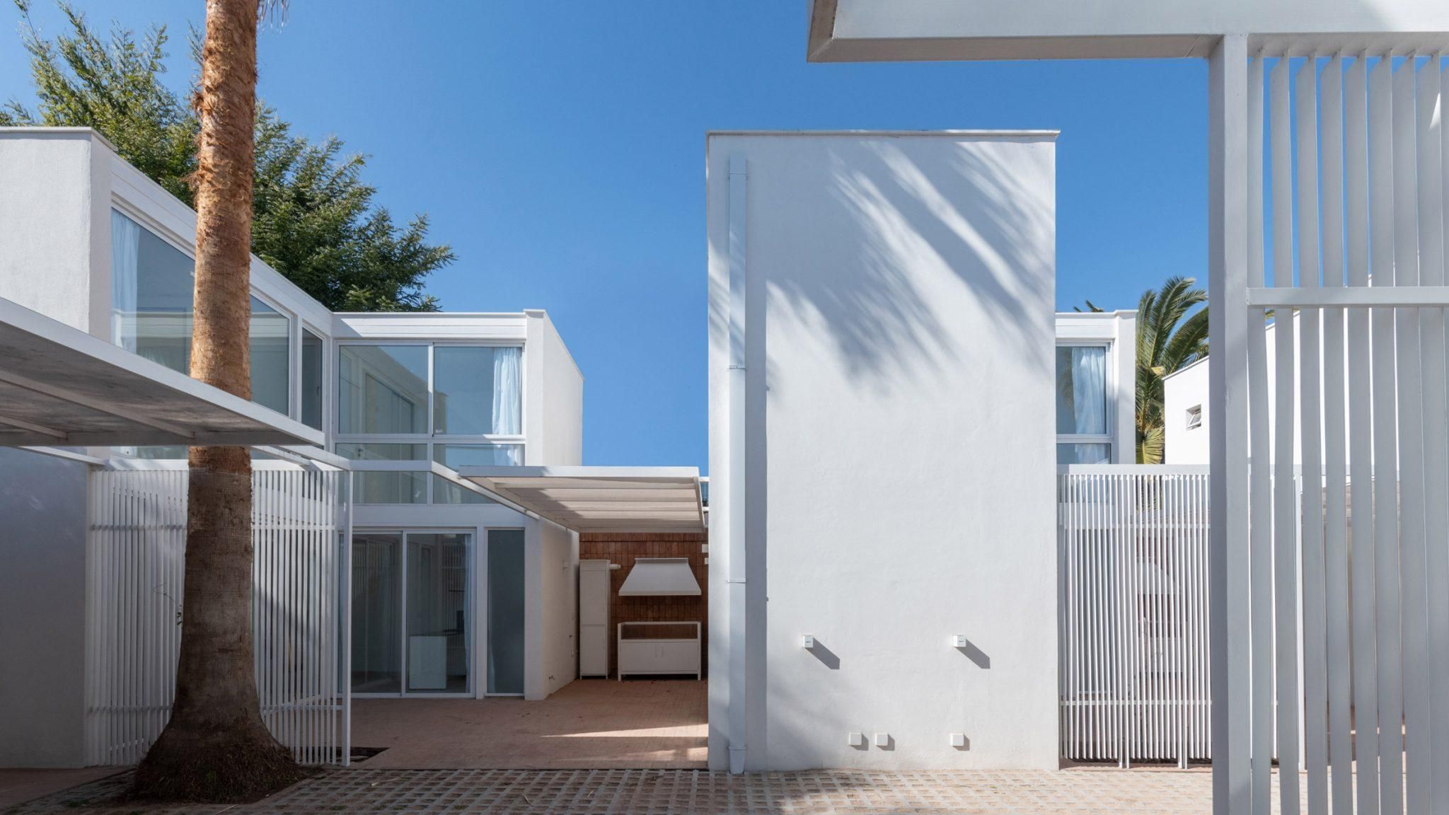 Автономный городок: в Аргентине построили компактные идентичные городские домики – фото Автономный городок: в Аргентине построили компактные идентичные городские домики – фото