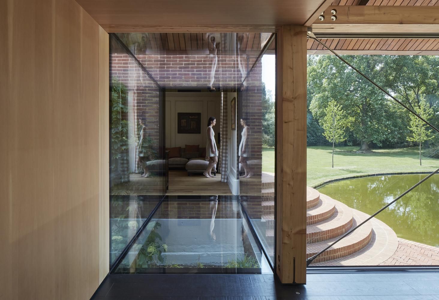 Дім на воді – проєкт та фото гостьового комплексу у Великобританії  Дім на воді – проєкт та фото гостьового комплексу у Великобританії