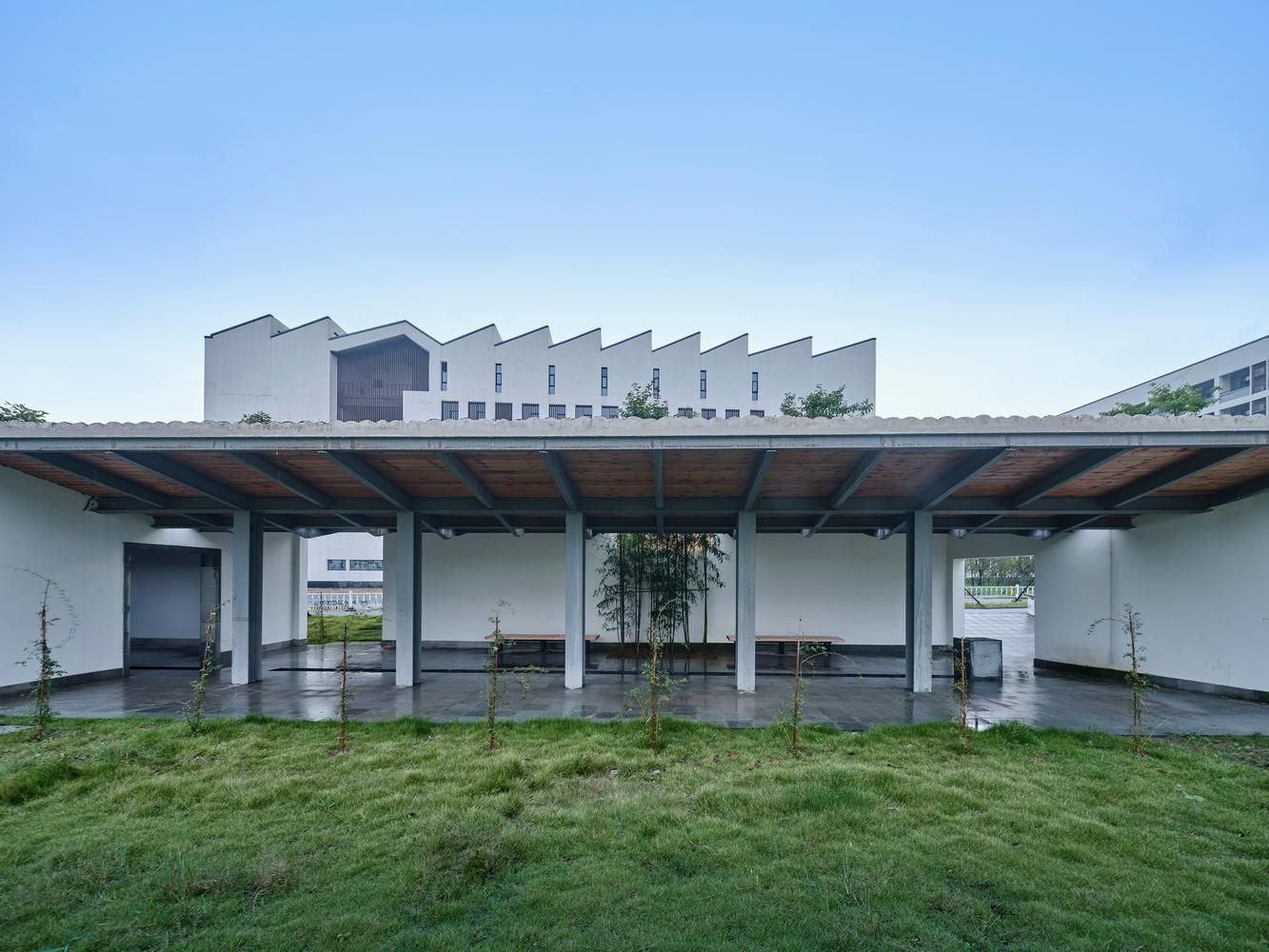 Павільйон для негоди: в Китаї відкрили громадський простір, де люди слухають дощ – фото Павільйон для негоди: в Китаї відкрили громадський простір, де люди слухають дощ – фото