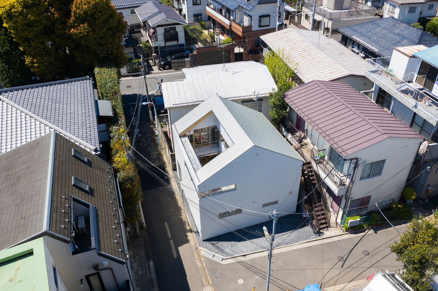 Будинок-кабріолет: в Японії з'явився будинок з "відкидним" дахом – фото 