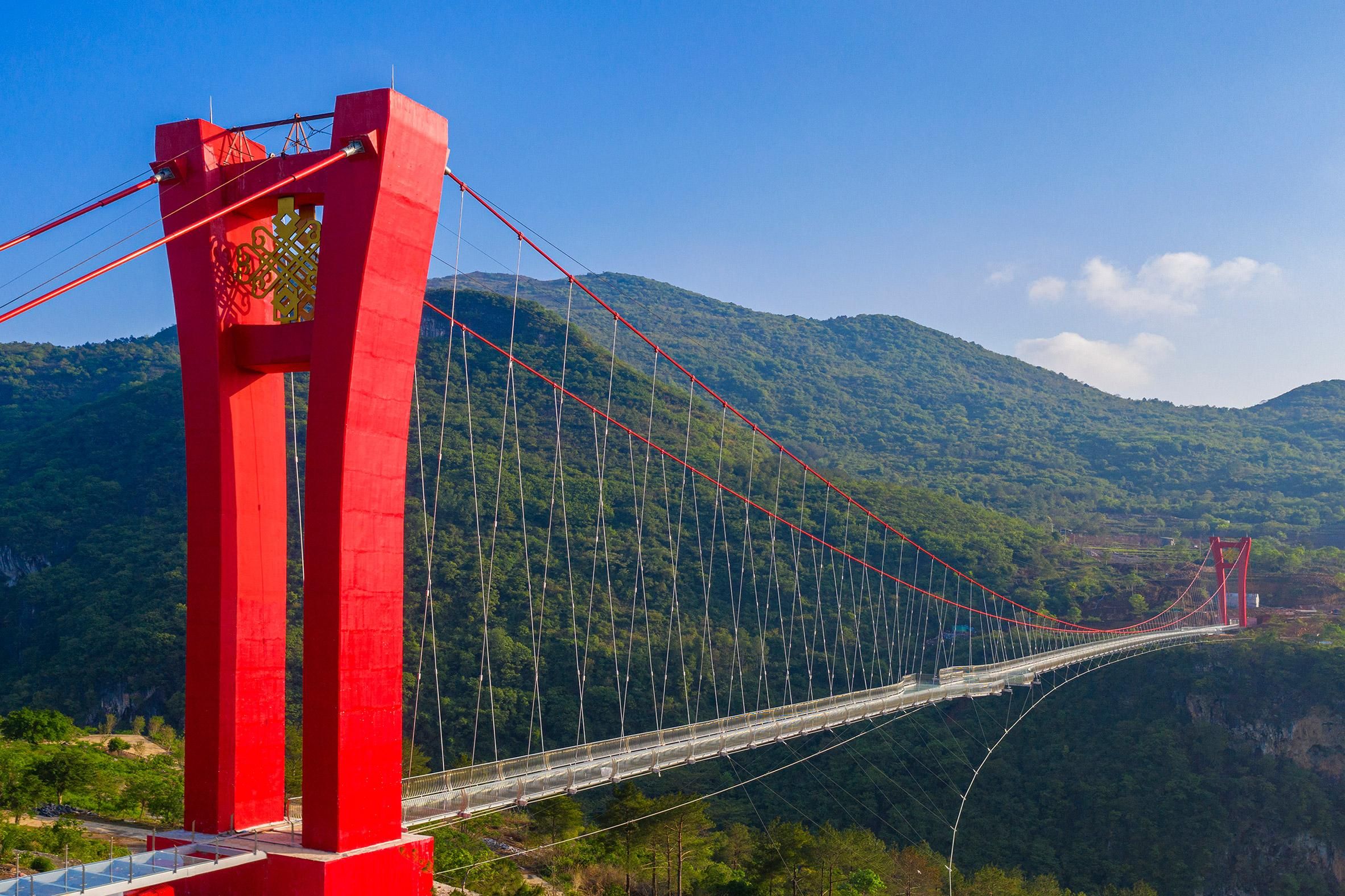 В Китае открыли самый длинный в мире подвесной прозрачный мост: фантастические фото