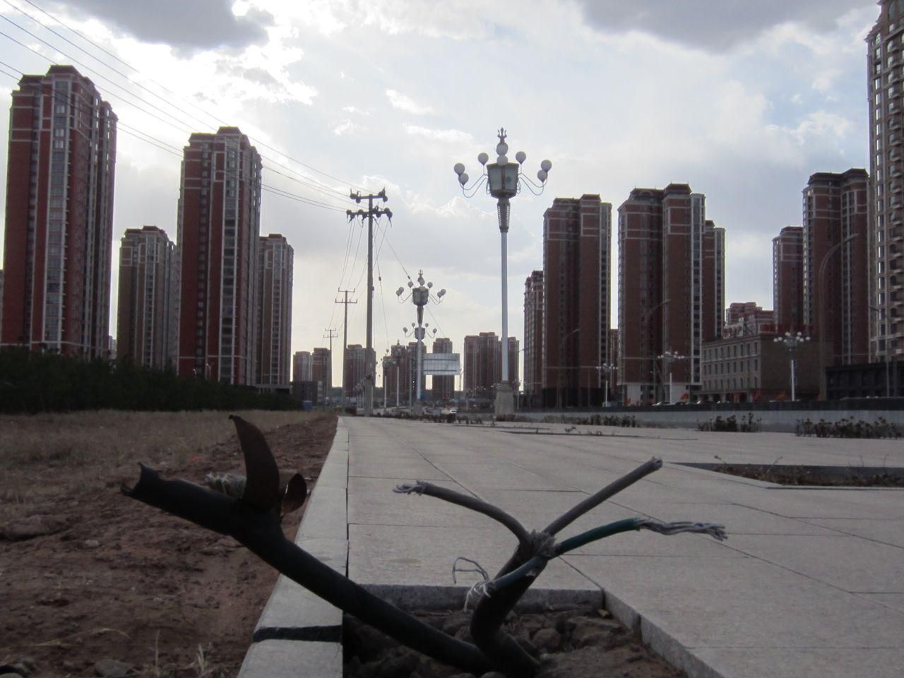 Пустые многоэтажки: 4 города, в которых никогда не было жителей – невероятные фото