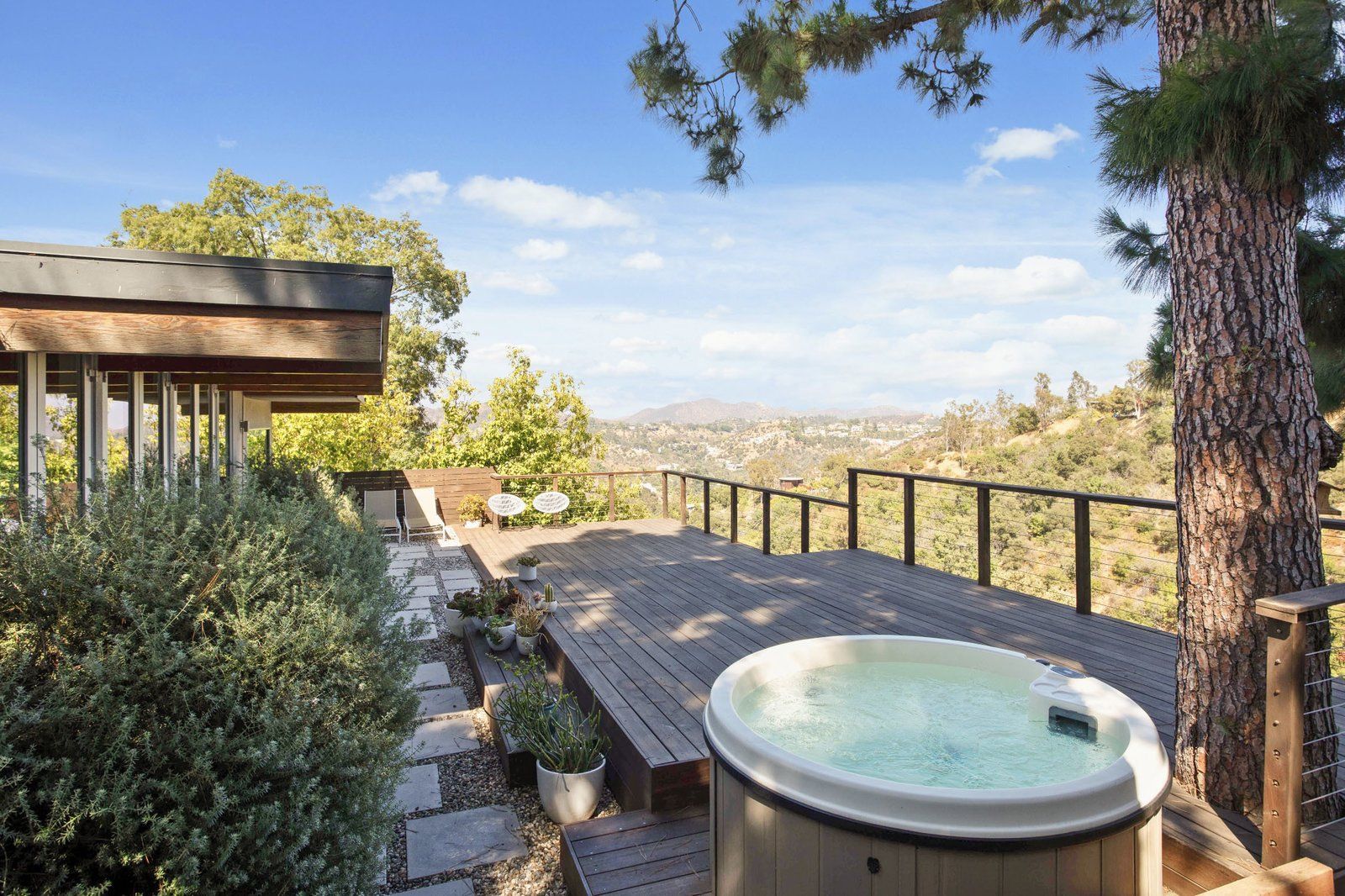 За 2 мільйони доларів: у Лос-Анджелесі продають вишуканий приватний будинок – фото 