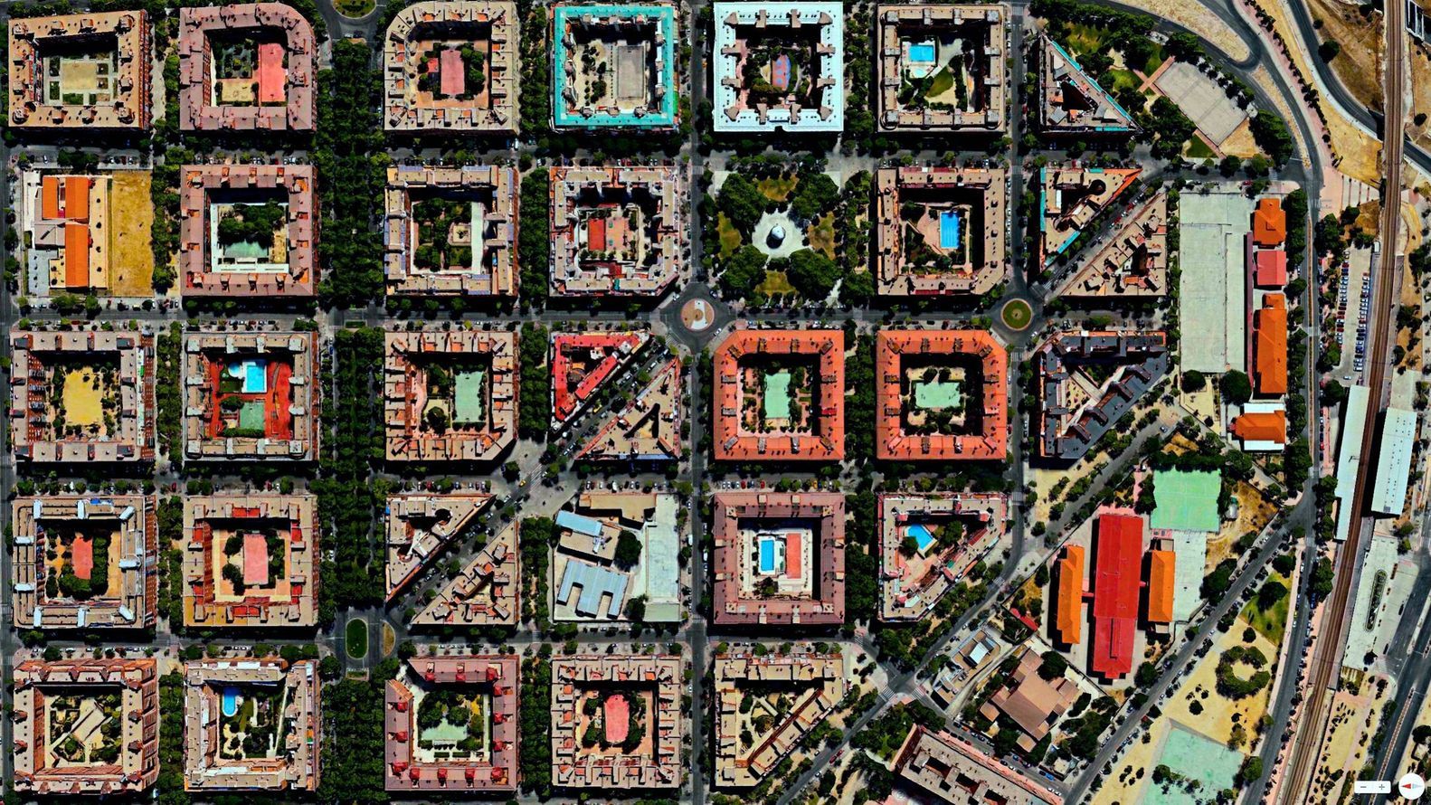 Как игрушечные: 5 центральных площадей известных городов мира с высоты птичьего полета – фото