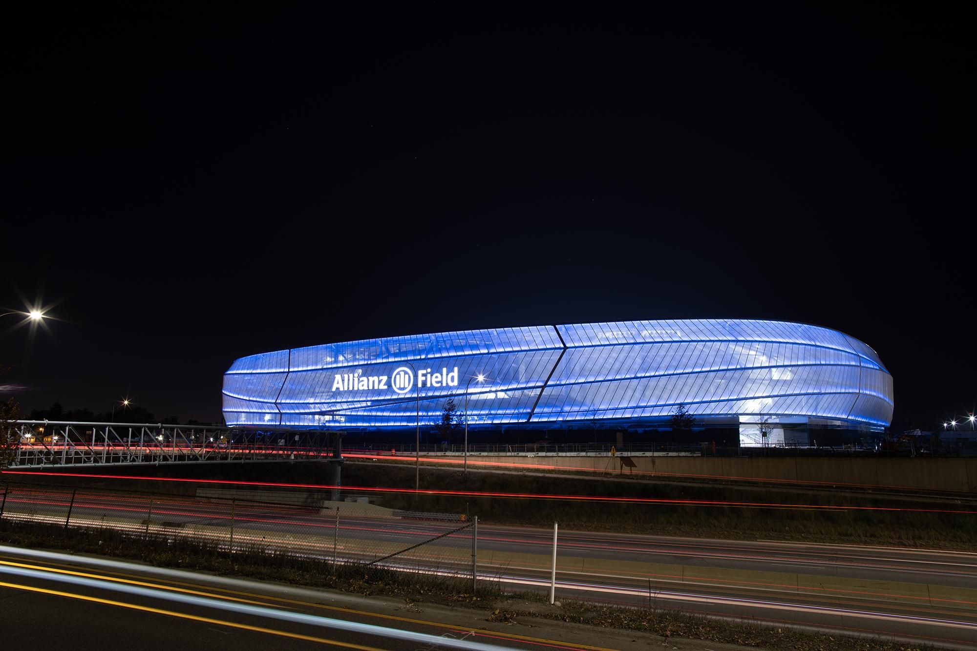 Майже 5 мільйонів доларів на освітлення: стадіон для футбольної команди в Америці вражає – фото