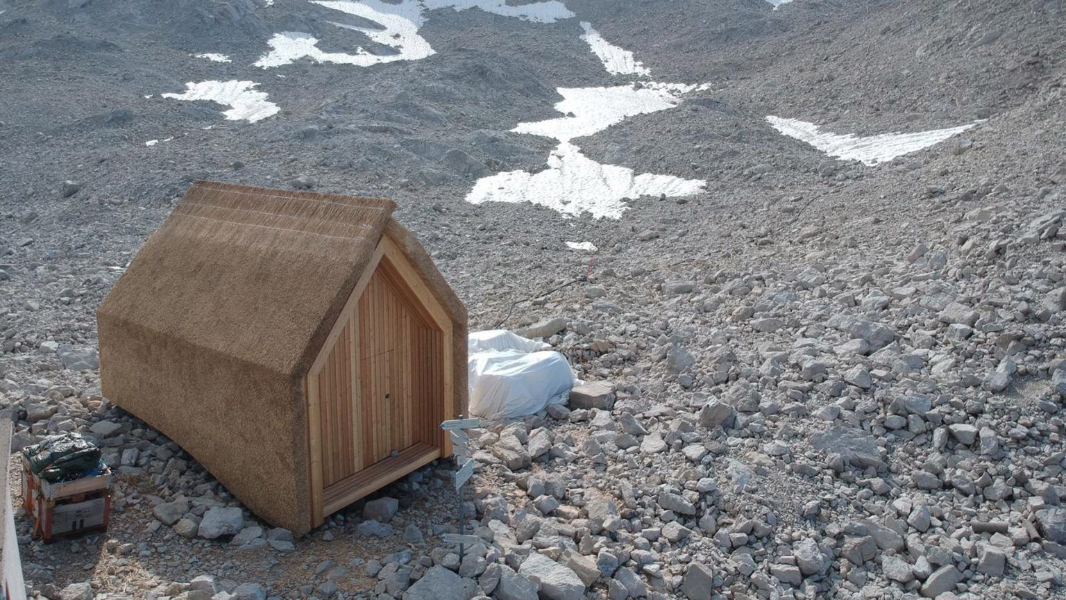 Солом'яне покриття: в Німеччині розробили міні-будинок для високогірних умов – фото 