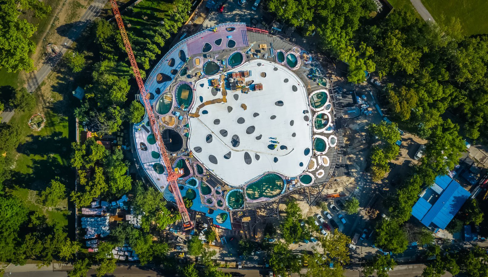 С дырявой крышей: в Будапеште строят современный концертный зал – фото С дырявой крышей: в Будапеште строят современный концертный зал – фото