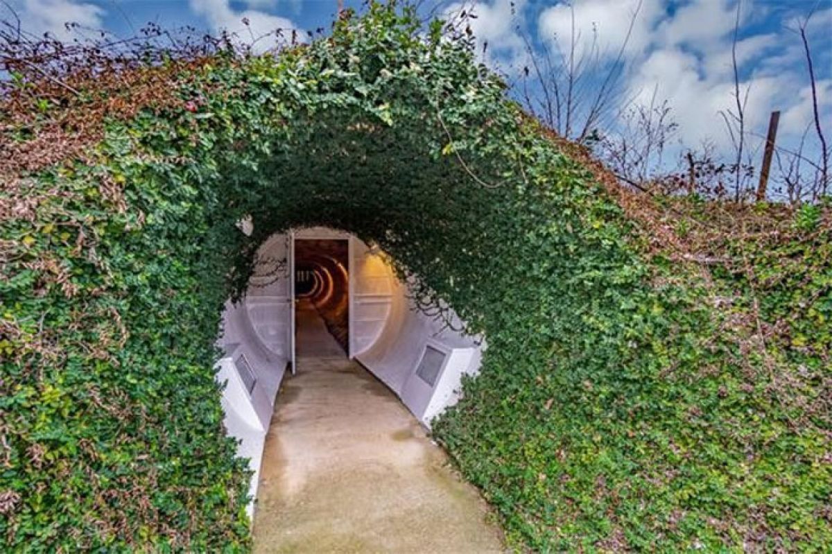 Квартира на 280 квадратних метрів: фото кольорового підземного будинку у США 