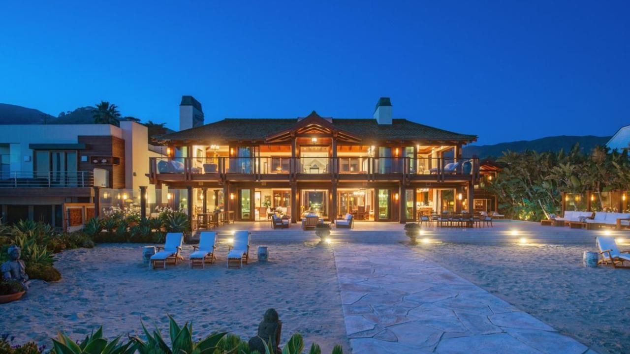 Особняк "агента 007" продают за 100 миллионов долларов: фото элитной недвижимости Особняк "агента 007" продают за 100 миллионов долларов: фото элитной недвижимости