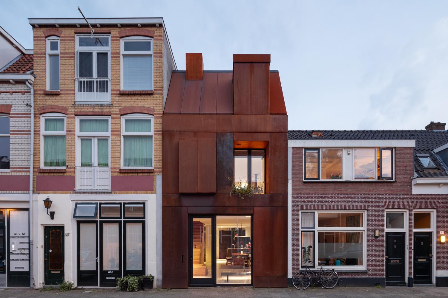 Іржава сталь: в Нідерландах з'явився будинок, який повільно з'їдає корозія – фото 