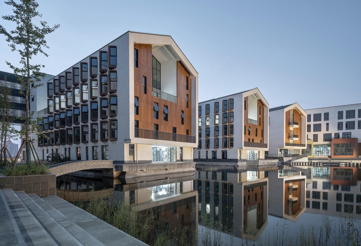 "Музичні" будинки: неймовірні фото студентських гуртожитків в Китаї "Музичні" будинки: неймовірні фото студентських гуртожитків в Китаї